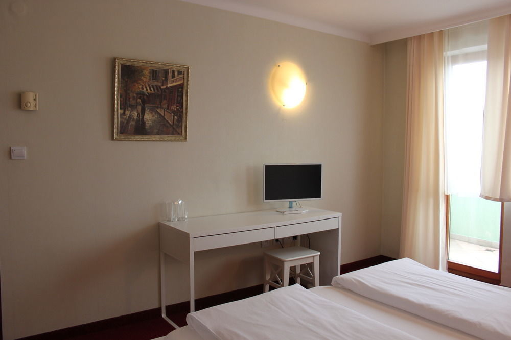 Light 3* Sofia